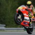 Valentino Rossi na motocyklu Ducati Claudio Domenicali kusi obietnicami - Valentino Rossi mial w Brnie powody do radosci