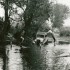 Zanim Star i Jelcz wystartowaly w Dakarze Pierwsza Jazda Terenowa - Polski Fiat 508 III nie dal rady pokonac wody o wlasnych silach