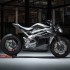 Motocykl elektryczny Triumph TE1 wkracza w faze testow Zobacz jak wyglada prototyp - triumph te 1 06