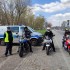 Motocyklisci i policja lacza sily Edukuja siebie na wzajem i kierowcow samochodow - policja akcja 03