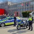 Nowe oznakowanie radiowozow policji zaprezentowane Nie bedzie odswiezania starych pojazdow - policja oznakowanie
