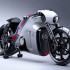 Motocykle inspirowane samochodami Zobacz dwukolowe Ferrari Porsche albo Alfa Romeo  - Lotus C01