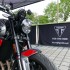 Dlaczego Triumph jest w tym roku gwiazda rynku Defender Akcesoria Motocyklowe otworzyl sezon - trident triumph detale