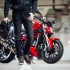 Jeansy motocyklowe szturmuja sklepowe polki Dlaczego warto je wybrac - Jeansy motocyklowe Tactical Bullit 1