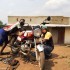 Wyprawa motocyklem po Czarnym Ladzie czyli moja przygoda z Afryka - 06 Naprawa motocykla Afryka