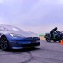 Tesla uderzyla w motocykliste Samochod mial wlaczony autopilot  - tesla vs kawasaki 1