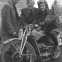 DKW SS 250 Historia najlepszej wyscigowki 250 cm179 swoich czasow - 4 Jozef Wolfinger na motocyklu DKW SS 250 z 1937 roku Fotografia wykonana podczas wyscigow w roku 1947