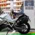 Nowy rodzaj akumulatora Naladujesz elektryczny motocykl tak szybko jak zatankuje twoj kolega  - ladowanie e motocykla 1