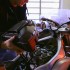 Motocykl stal 5 lat w garazu Jak zabrac sie za jego uruchomienie - demontaz airboxa