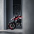 Ducati Hypermotard 950 RVE w nowym malowaniu inspirowanym sztuka uliczna Nie przejdziesz obojetnie - 03 MY2024 HYPERMOTARD RVE