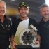 Valentino Rossi wyrozniony przez Brembo Wloski producent ukladow hamulcowych w holdzie legendzie MotoGP - valentino rossi brembo trofeum