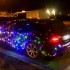 Na Swieta ozdobil lampkami choinkowymi swoj samochod Policja nie docenila efektu i kazala zdjac ozdoby - swiateczne bmw 1