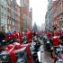  Pol tysiaca motocyklistow w strojach mikolajow elfow i reniferow Zebrali ponad 100 tysiecy zlotych  - Rynek w Gdansku i motocyklsci na Mikolajki