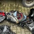 Policja zlikwidowala dziuple motocyklowa Zabezpieczono magazyn czesci i uratowano jeden motocykl przed rozbiorka - kradzione motocykle dziupla lodz 02