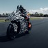 KTM 990 RC R  motocykl sportowy z Mattighofen z homologacja drogowa Pomaranczowi wkraczaja na nowe terytorium - 2025 KTM 990 RC