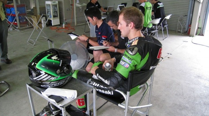 Tom Sykes testy Kawasaki ZX10R 2011