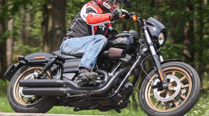 jazda w zakrecie Harley Davidson Low Rider S Scigacz pl z