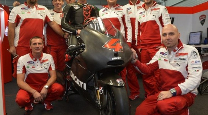 Andrea Dovizioso w Ducati box z
