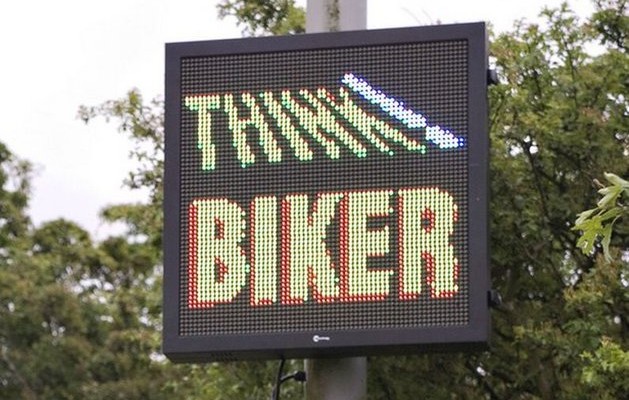 ekran LED dla motocyklistow z