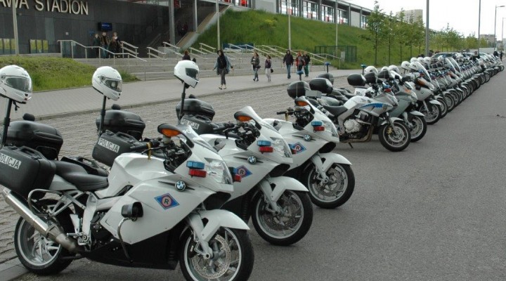 Motockle policyjne Piknik motocyklowy na bloniach Narodowego z
