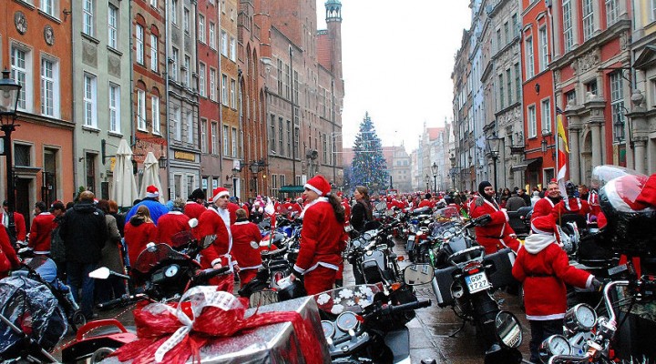 Rynek w Gdansku i motocyklsci na Mikolajki z