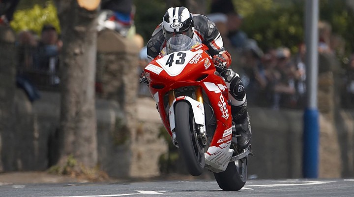 Michael Dunlop Superstock race TT z