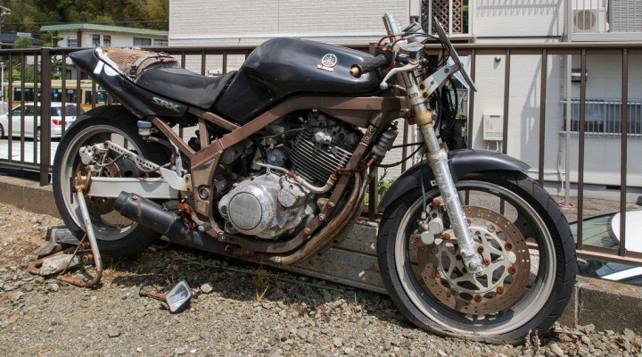 zniszczony motocykl z