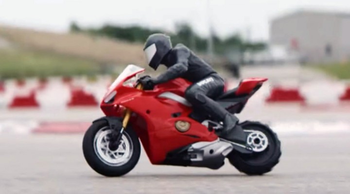 zabawka model Ducati V4 z