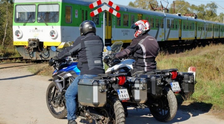 motocykle przejazd kolejowy polska z