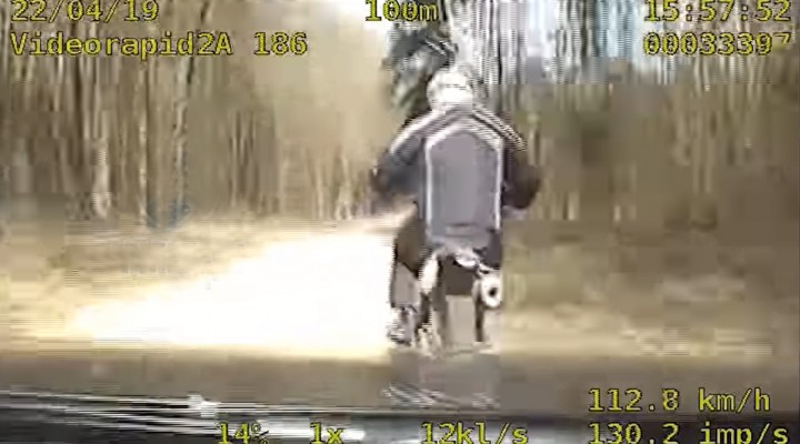 policjant ktory przejechal motocykliste przywrocony do sluzby z