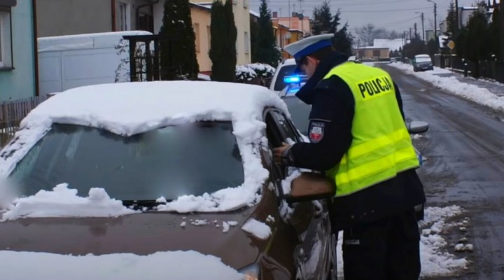 jazda zim samochod policja 1 z