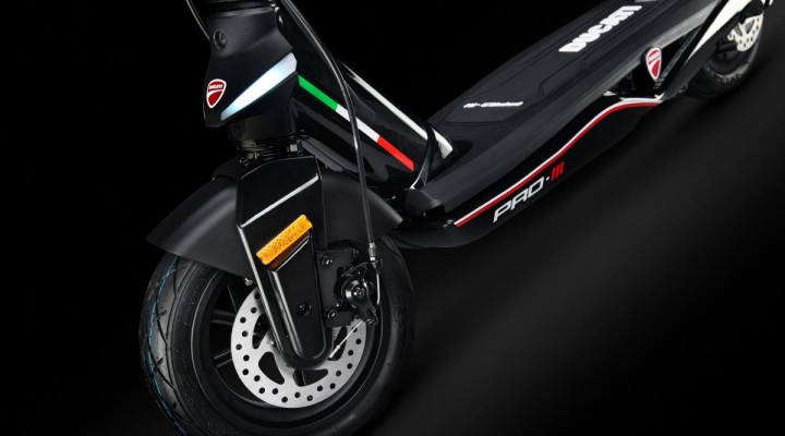 Ducati Pro 3 hulajnoga elek 0 z