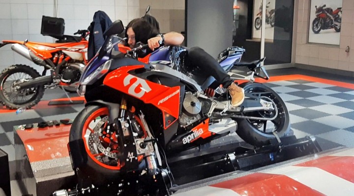 test symulatora MotoGP w Moto Gusto Chorzow z