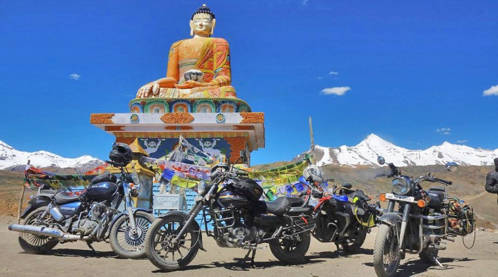 Motocykle w Himalajach Budda z z