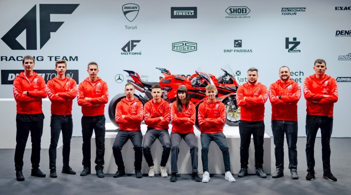 pelny sklad Ducati Torun Racing Team z