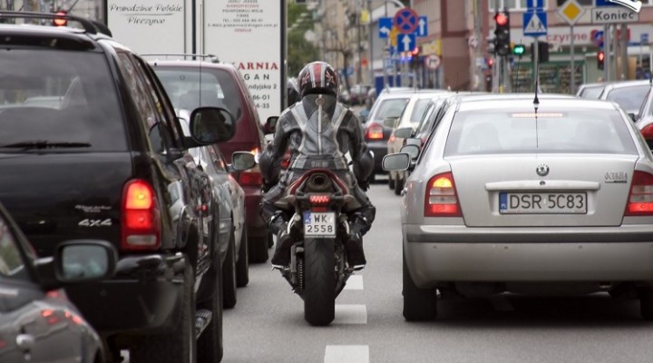 korek miedzy autami 4 z