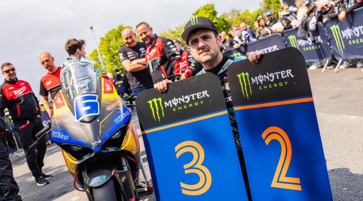 michael dunlop supersport win z