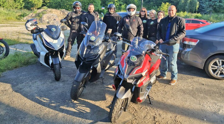 Junak i Zontes skuterami przez Europe dla Kuby z