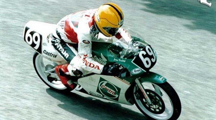 Joey Dunlop jedzie po zwyciestwo w klasie 125 TT 1993 z