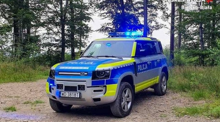 Land Rover Defender 1 z