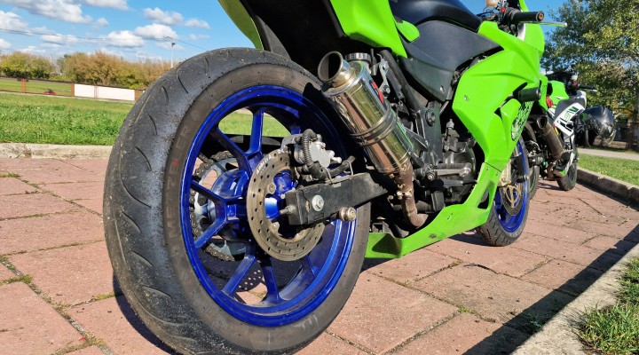 Metzeler Sportec M9 RR test opon z