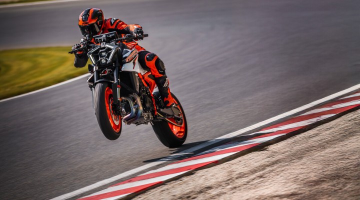 2025 KTM 990 DUKE R z z