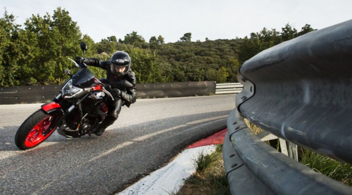 moto na zakrecie 1 z