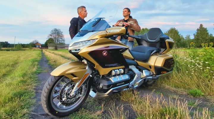 Gamonie Wybieraja Konie Honda GL1800 Gold Wing Tour z