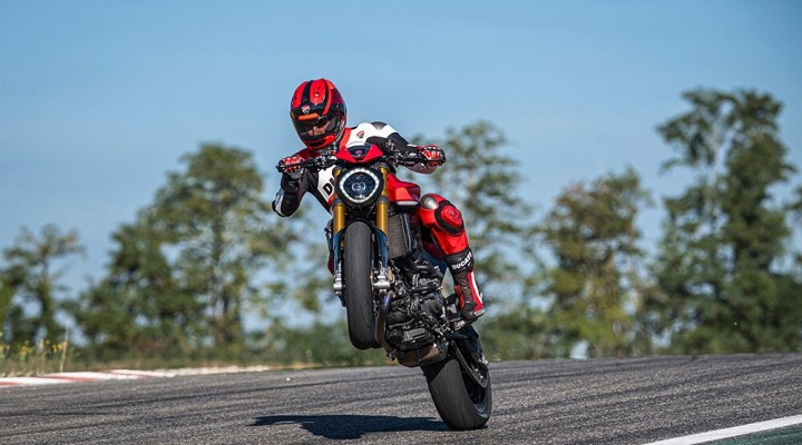 MY23 Ducati Monster SP 71 UC426905 Low z