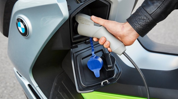 ladowanie e motocykla 675 z