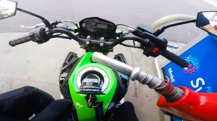 tankowanie motocykla 9 z