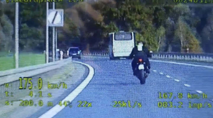 Motocyklista S3 policja 1 z