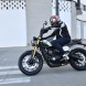 08 Triumph Scrambler 400 X w miescie