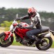 bok zakret Ducati Monster